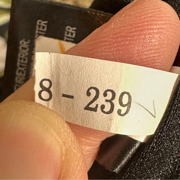 Tahari size 8 dress, sleeveless shift dress, floral, lined, spring, summer, date - Picture 11 of 11